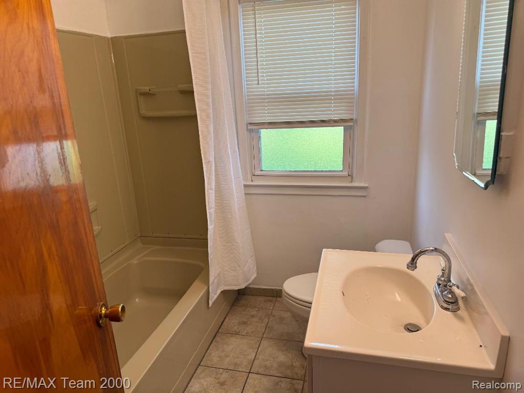 5876 Kinmore Street, Dearborn Heights, MI 48127 — Photo 3