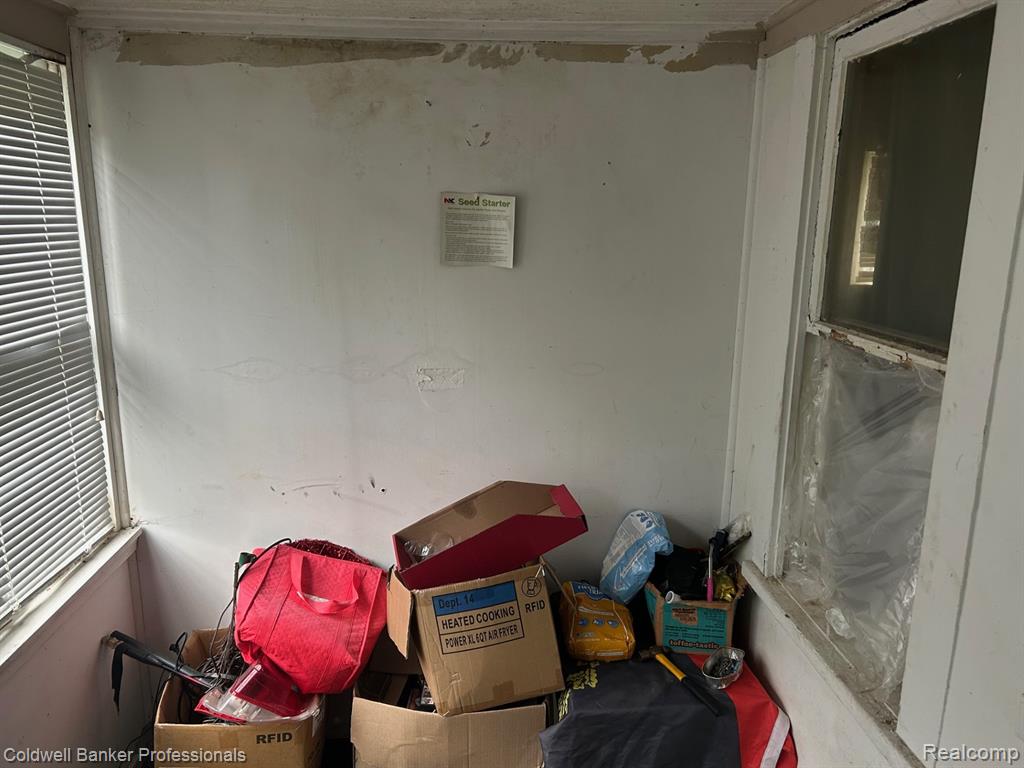988 Barney Avenue, Flint, MI 48503 — Photo 7