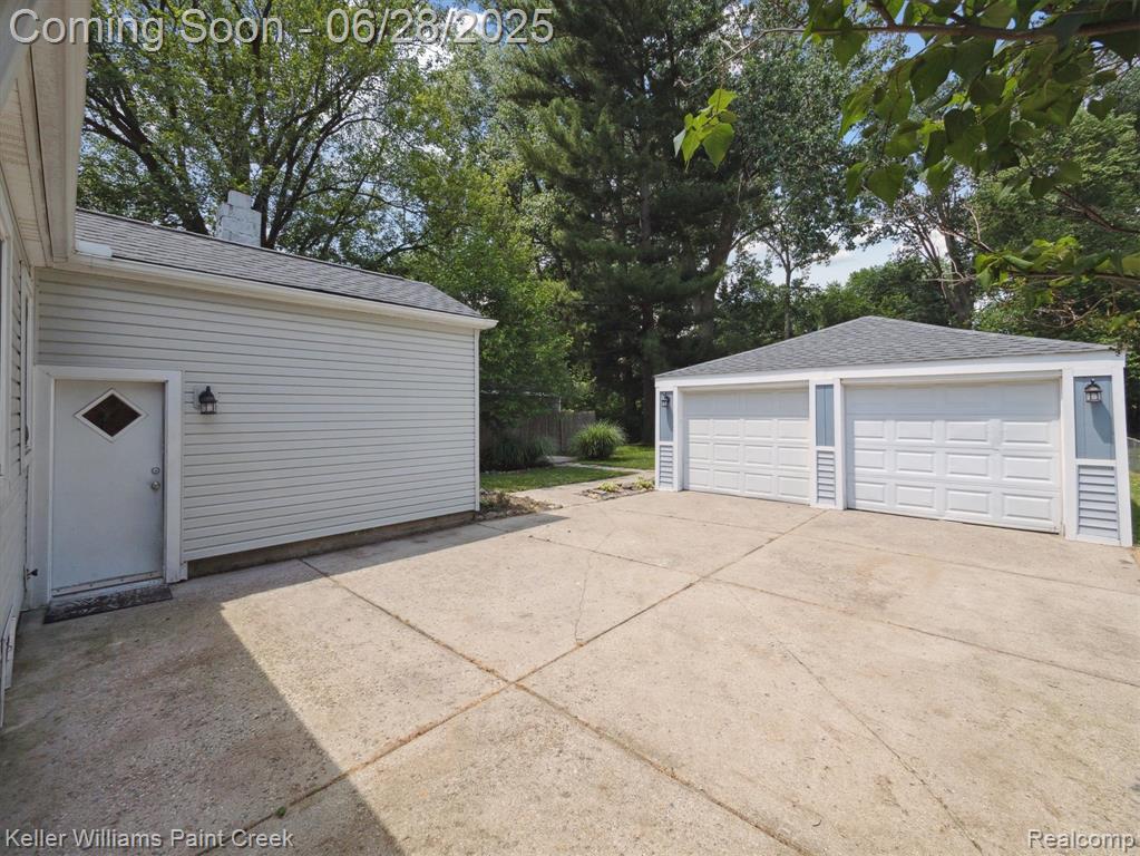 7447 Crissman Street, Utica, MI 48317 — Photo 30