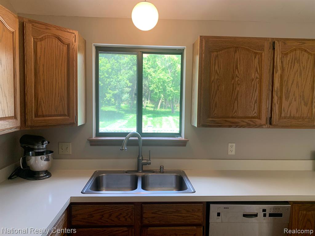 860 BALD EAGLE LAKE Road, Ortonville, MI 48462 — Photo 10