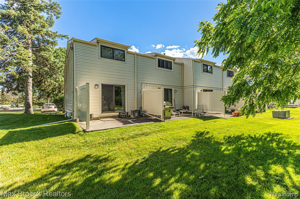1669 Wimbledon Drive, Walled Lake, MI 48390 — Photo 5