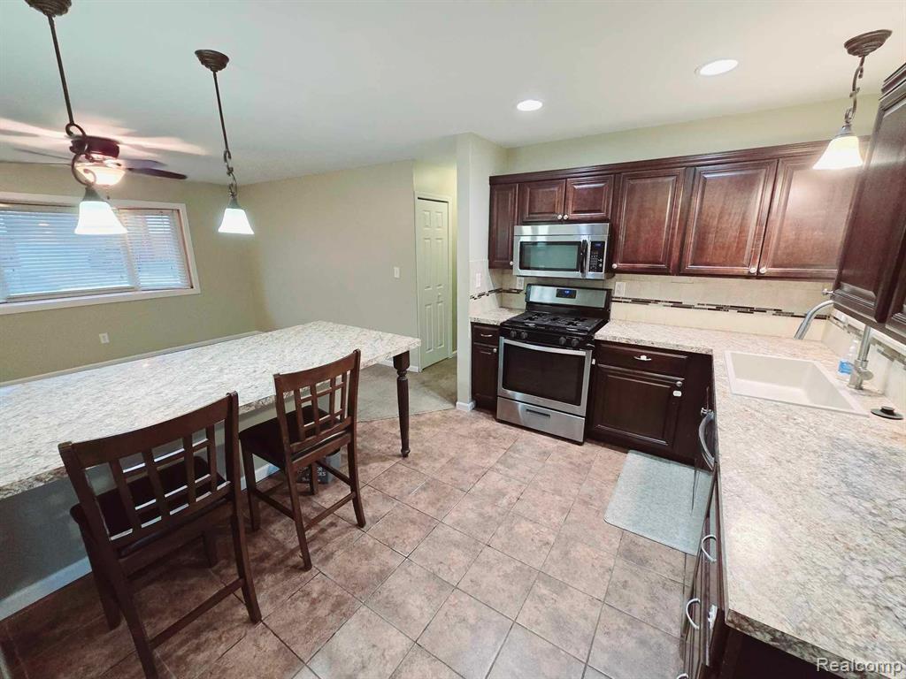 438 N HANLON Street, Westland, MI — Photo 8