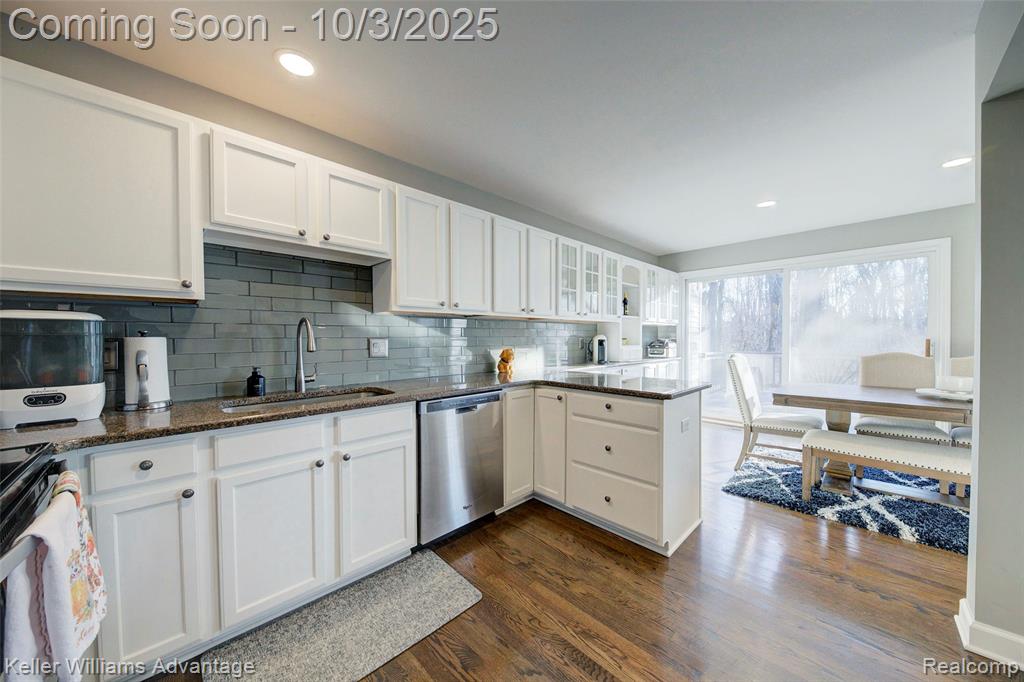 988 Calpernia, Wixom, MI 48393 — Photo 12