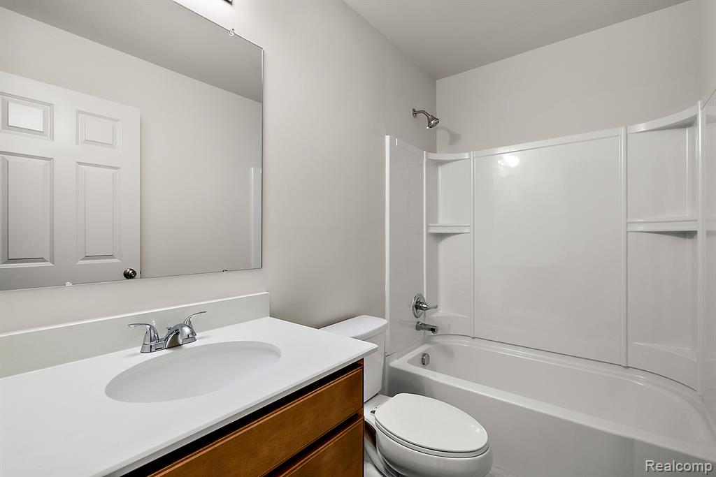 51794 Maple Leaf Drive, Macomb, MI 48042 — Photo 24