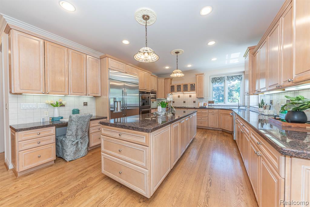 5003 HICKORY POINTE Drive, Orchard Lake Village, MI 48323 — Photo 30