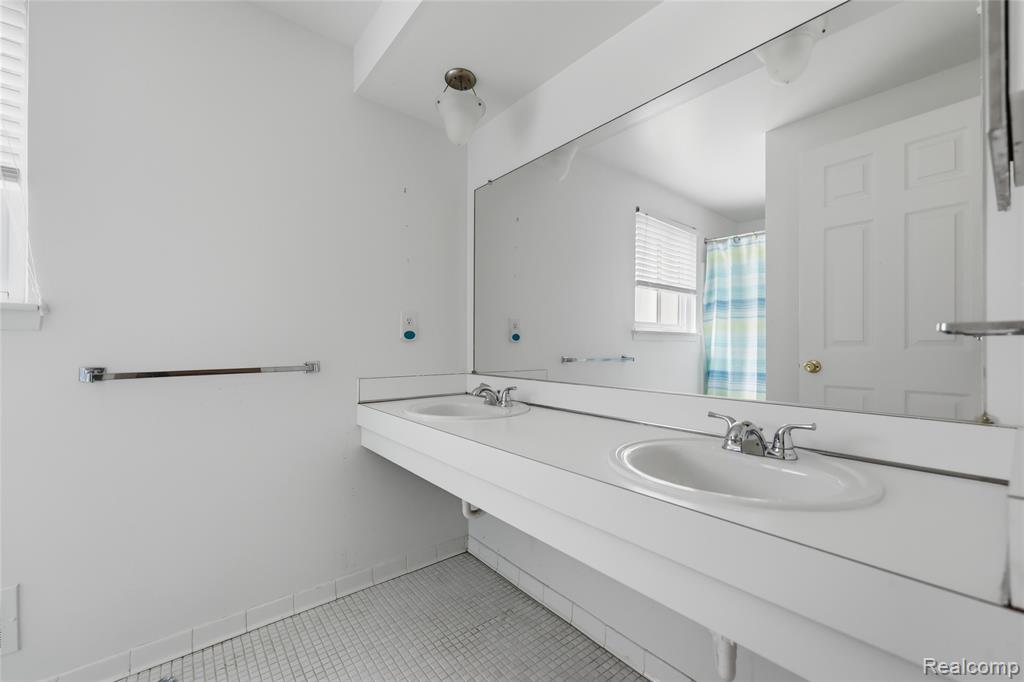 2229 Hillcrescent Drive, Troy, MI 48085 — Photo 27