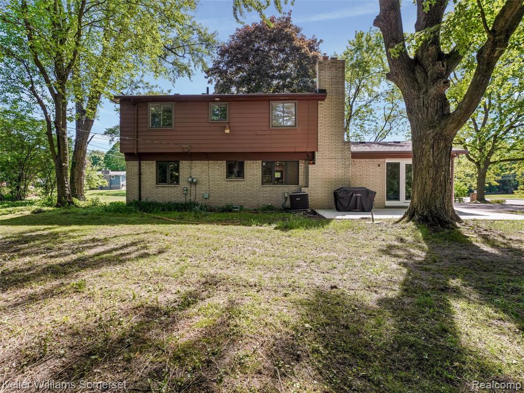 29523 Ravenscroft Street, Farmington, MI 48331 — Photo 26