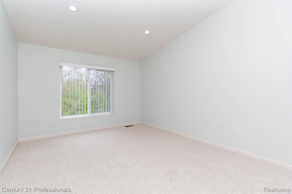 798 SANDALWOOD Drive, Troy, MI 48085 — Photo 21