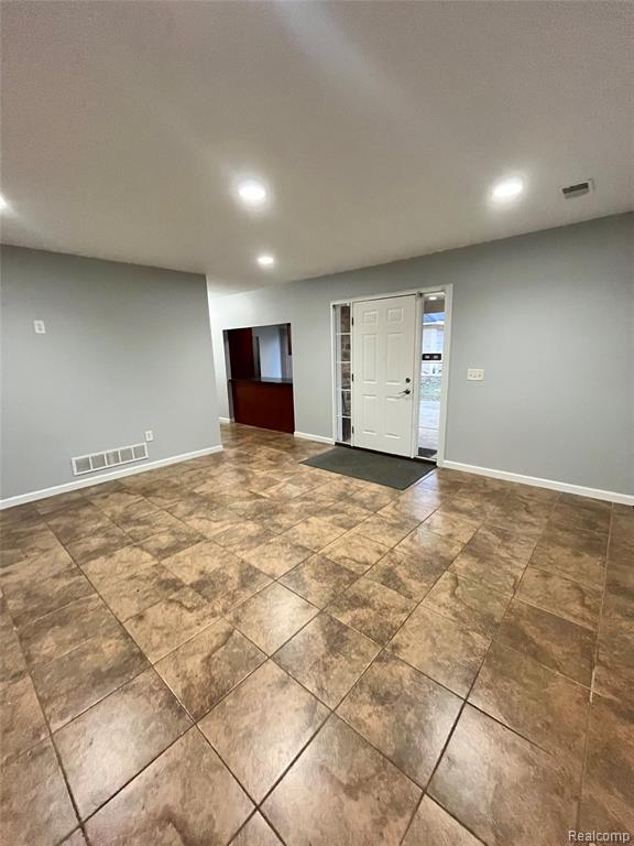 20535 Powers Avenue, Dearborn Heights, MI 48125 — Photo 8