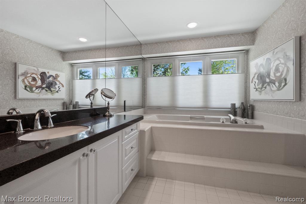 6566 Bristol Drive, West Bloomfield, MI — Photo 25