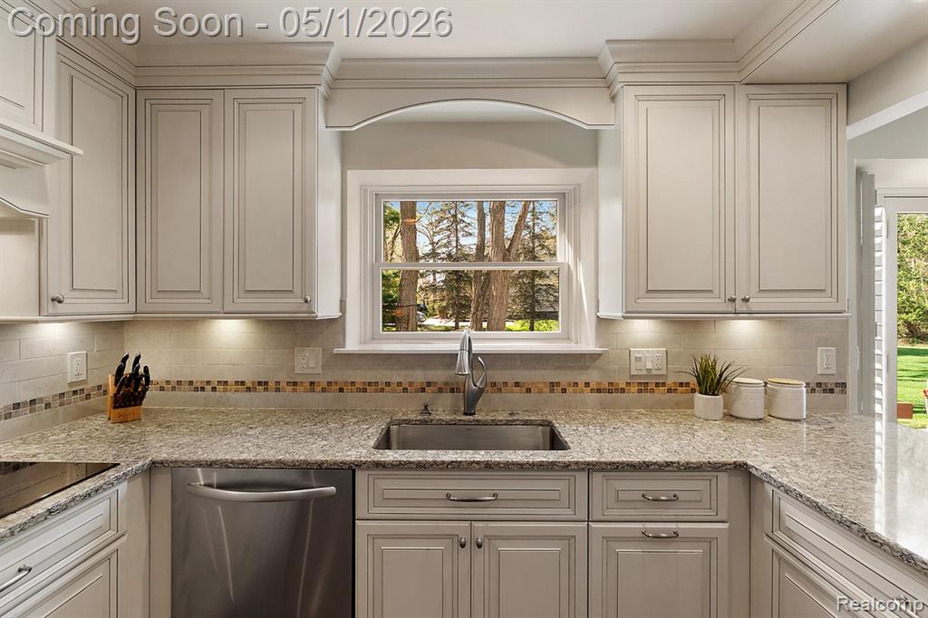 7280 Willow Oak Drive, West Bloomfield, MI 48324 — Photo 18