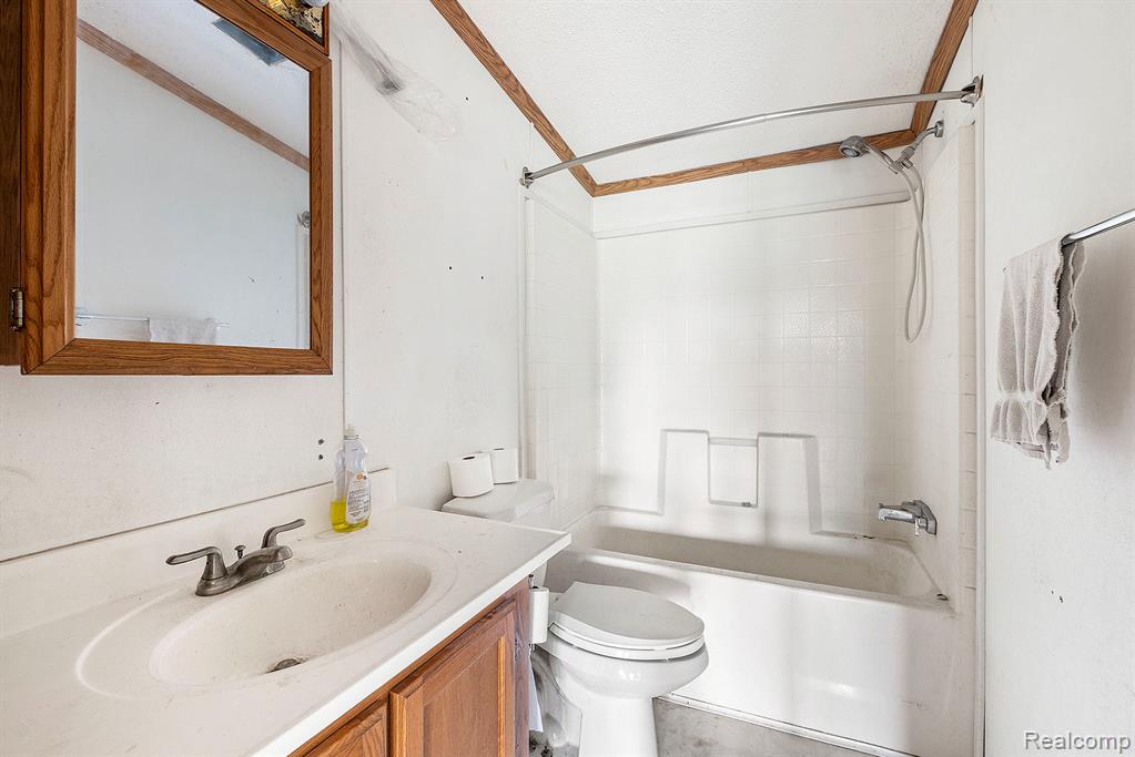 1015 Old Leake Court, Holly, MI 48442 — Photo 11