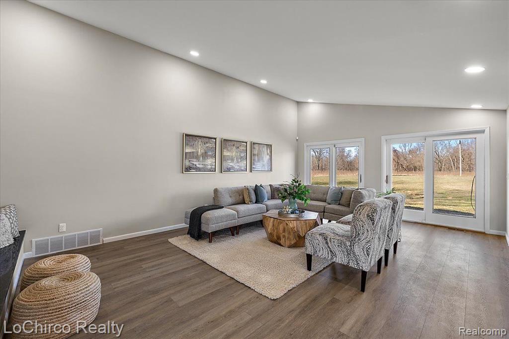 8603 N OWOSSO Road, Fowlerville, MI 48836 — Photo 5