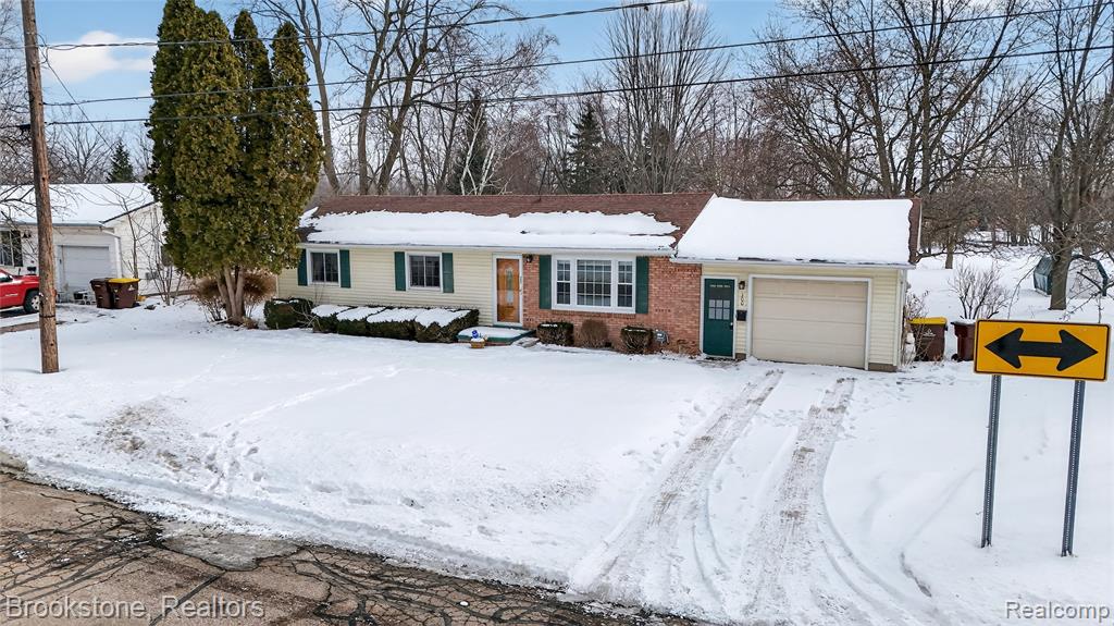 300 N Kibbee Street, MI 48879 — Photo 46
