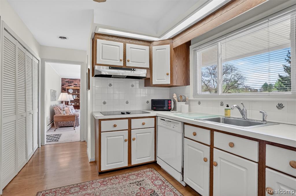 857 Helston Road, Bloomfield, MI 48304 — Photo 16