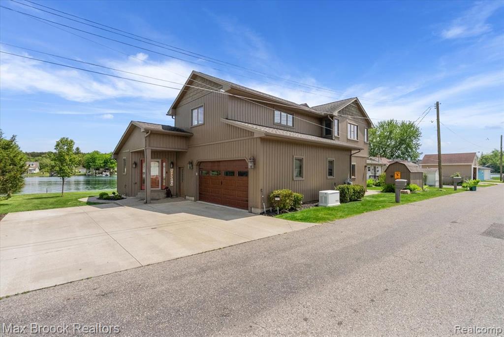 1317 Castlewood Drive, White Lake, MI