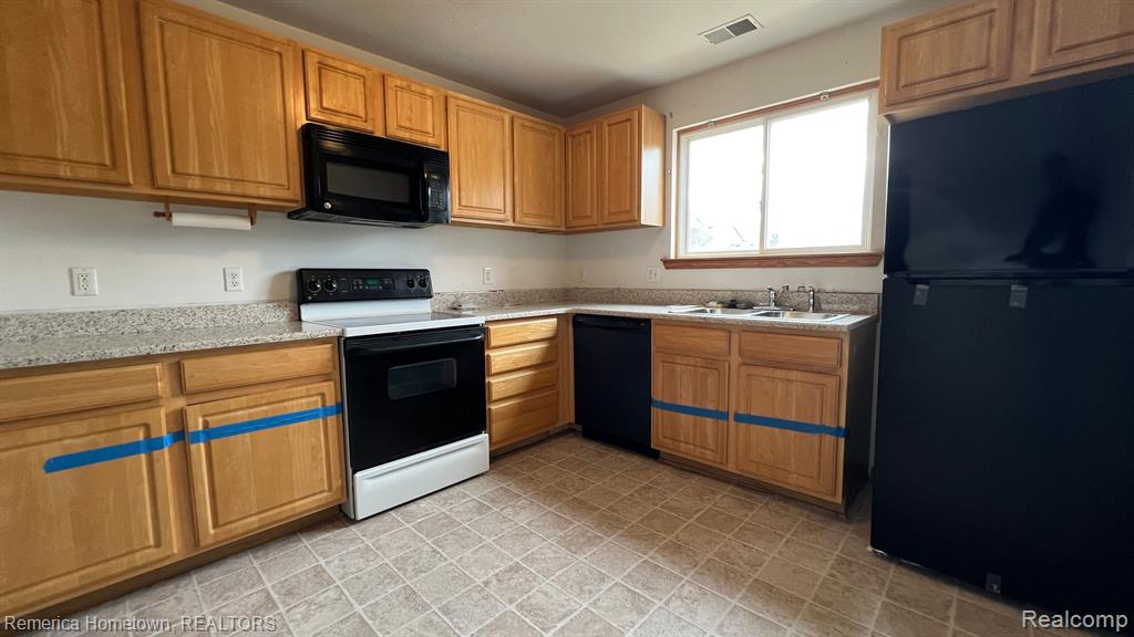428 MARIGOLD Circle, Westland, MI — Photo 3