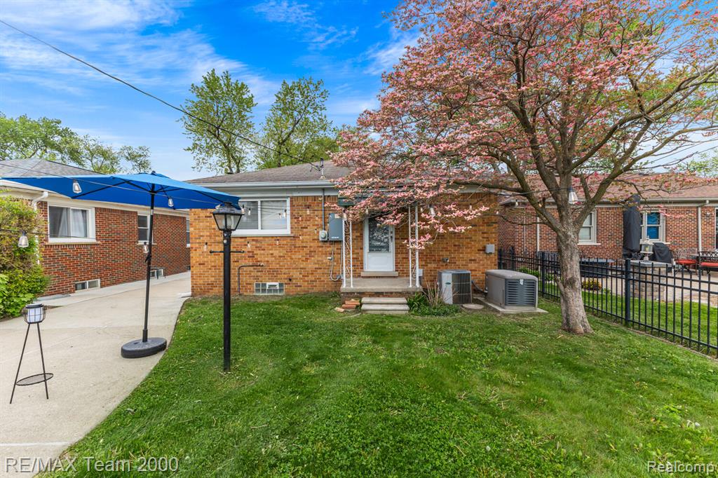 7275 Colonial Street, Dearborn Heights, MI 48127 — Photo 26