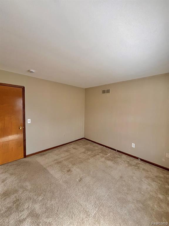 401 Doremus S Doremus Lane W, 10, Saint Clair Shores, MI 48080 — Photo 21