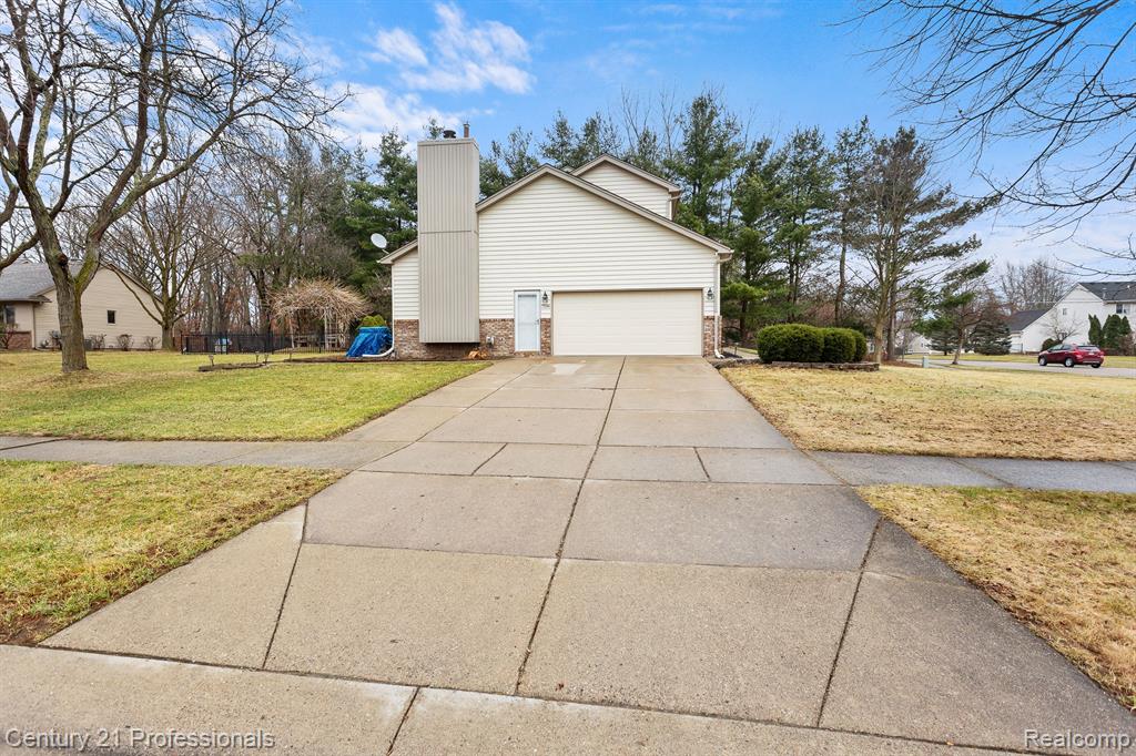 7594 Woodside Place, Waterford, MI 48327 — Photo 35