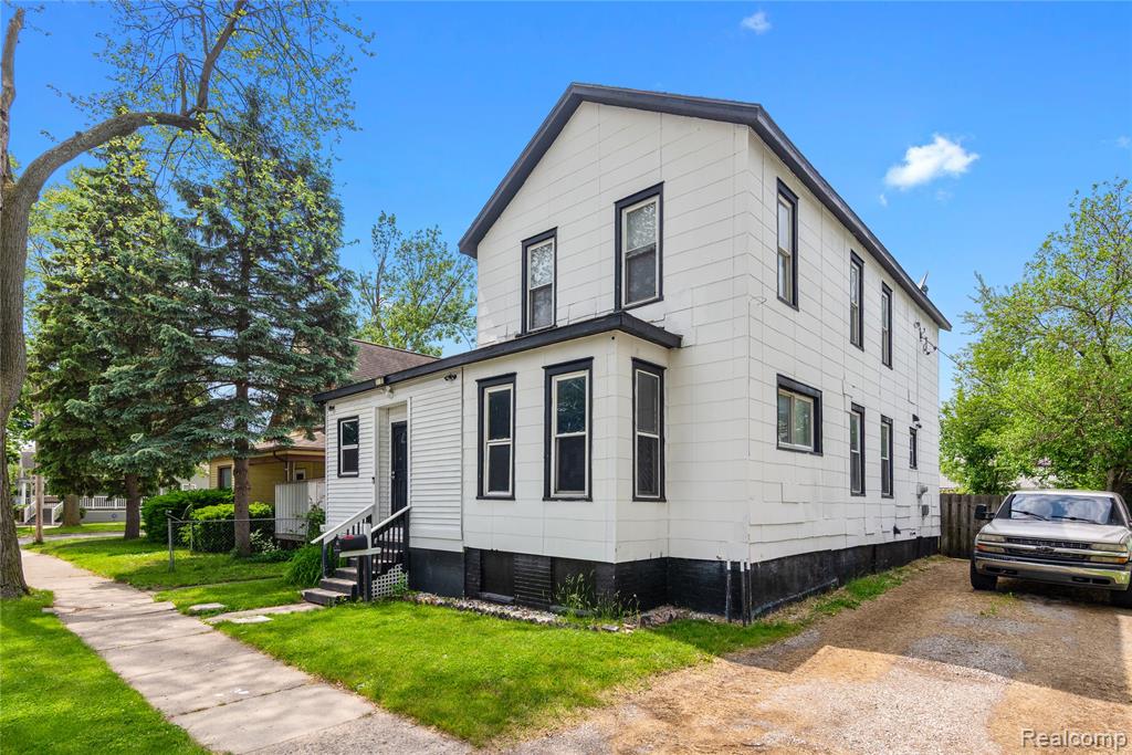 807 N BOND Street, Saginaw, MI 48602 — Photo 2