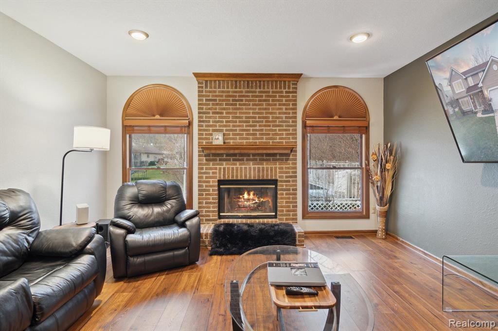 925 DONNALEE Drive, Monroe, MI 48162 — Photo 16