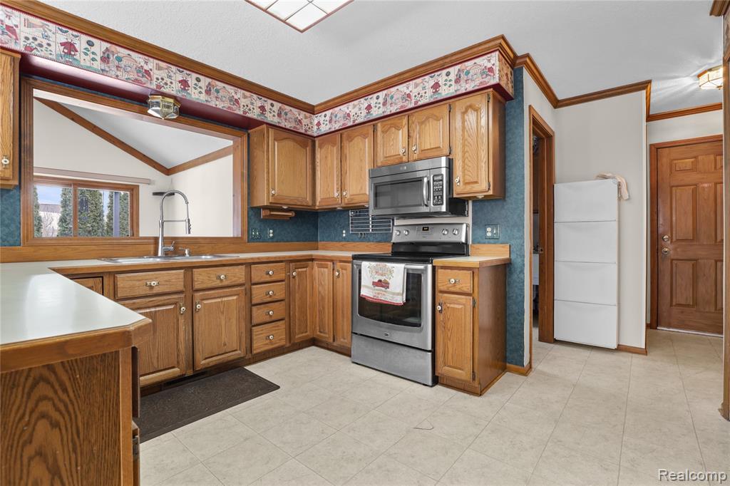 6083 Chatham Court, Grand Blanc, MI 48439 — Photo 9