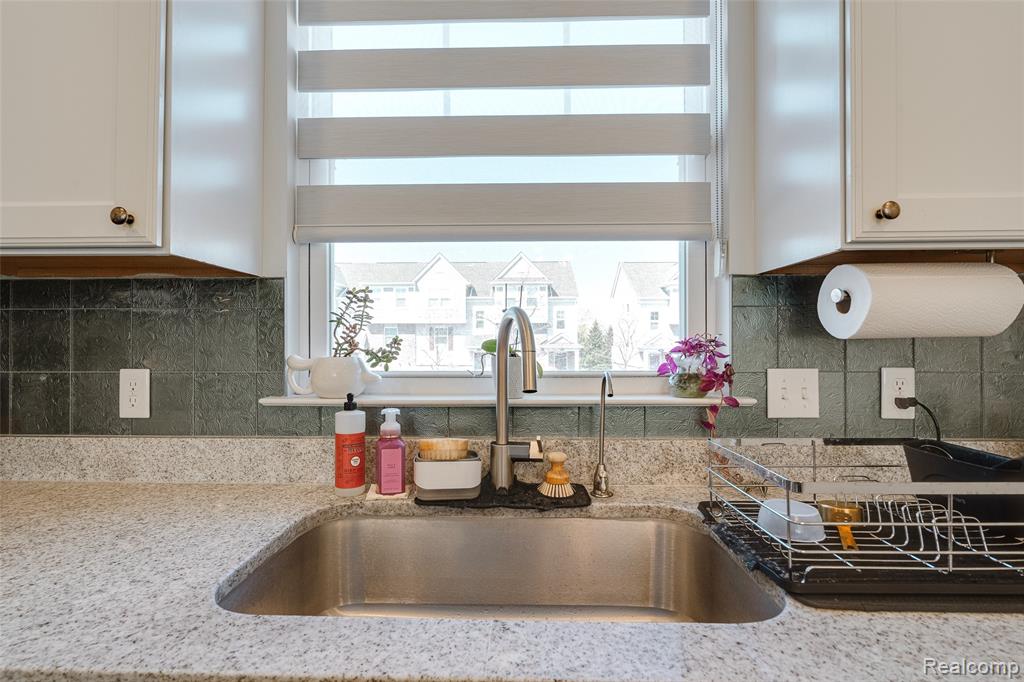 3211 Johanna Ware, Wixom, MI 48393 — Photo 16