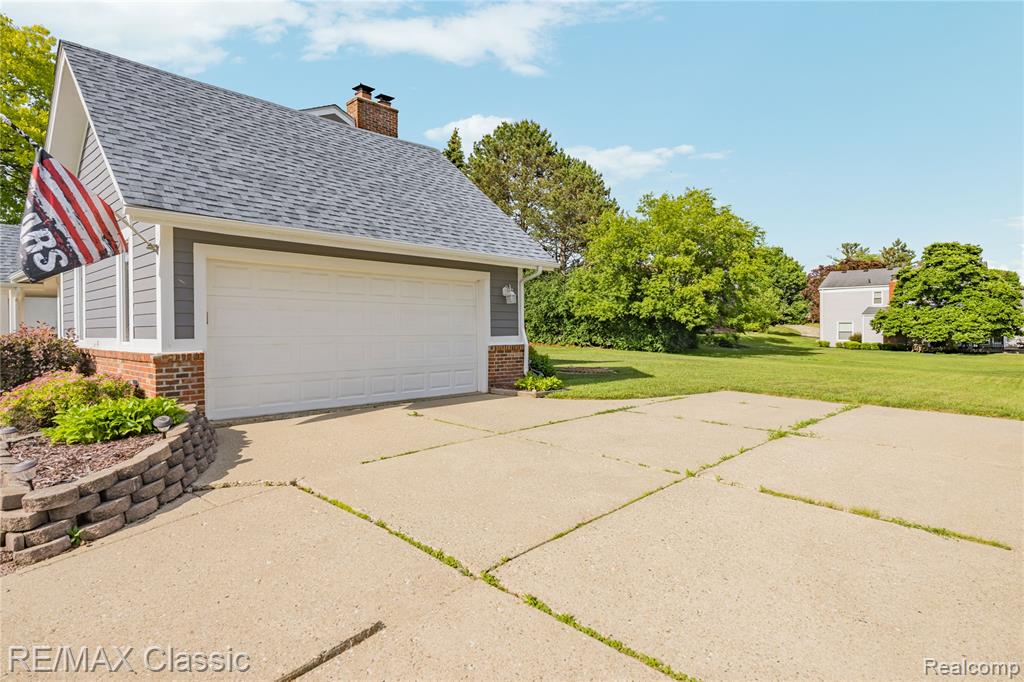 5651 Warrenshire Drive, West Bloomfield, MI — Photo 13