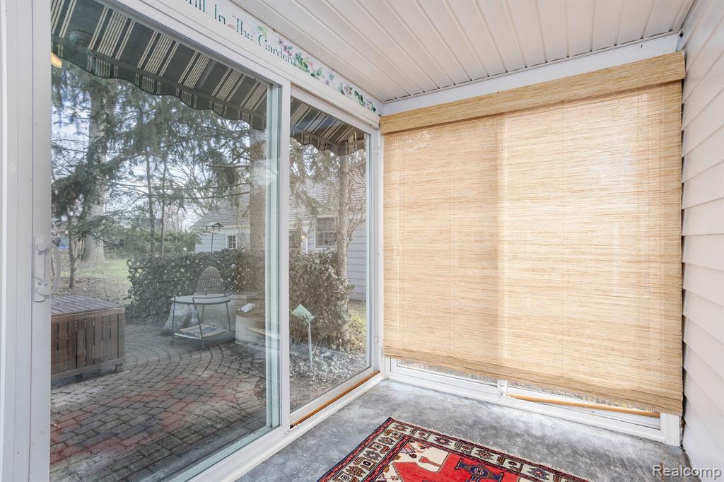 4 DUXBURY Lane, Dearborn, MI 48120 — Photo 16