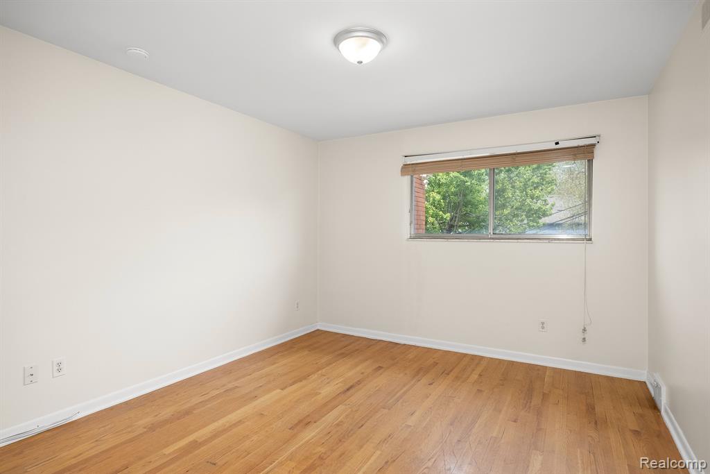 930 TROMBLEY Road, Grosse Pointe Park, MI 48230 — Photo 18