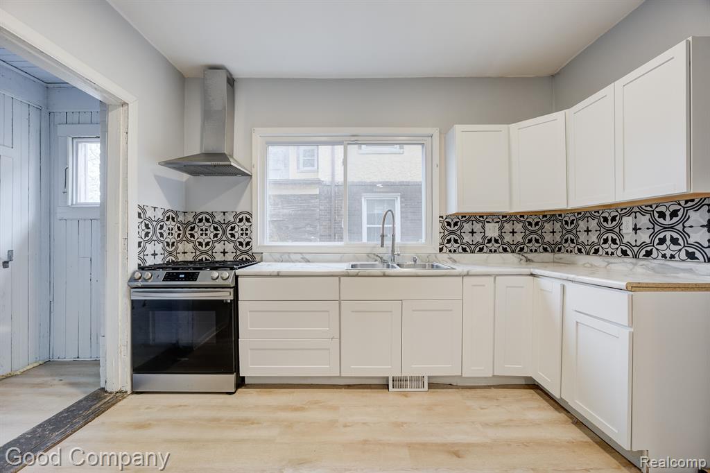 849 CHALMERS Street, Detroit, MI 48215 — Photo 15