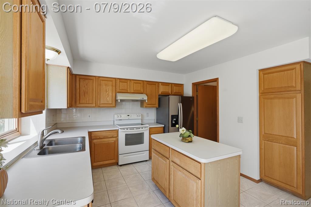 6860 Bridgemont Drive, Canton, MI 48187 — Photo 14