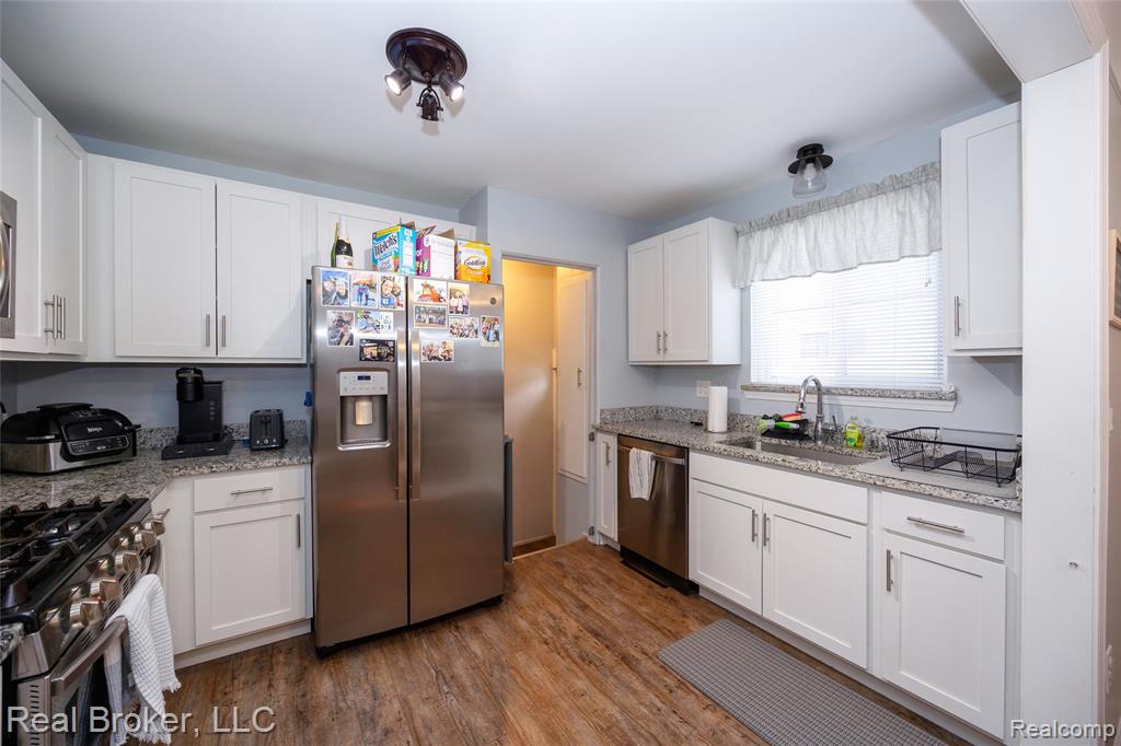 29454 Barton Street, Garden City, MI — Photo 11