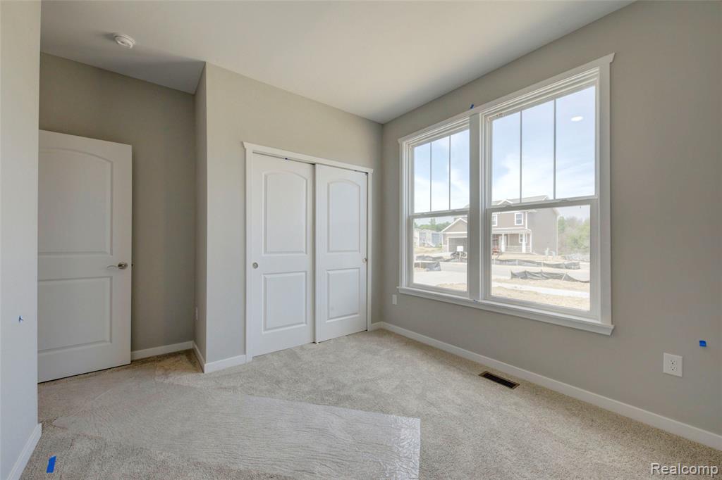 659 ROUND ROCK DR, Howell, MI 48843 — Photo 4