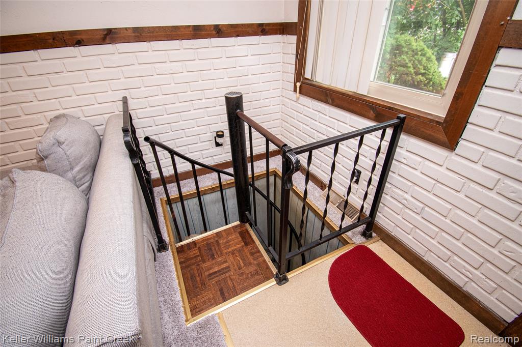 6903 Dandison Boulevard, West Bloomfield, MI 48324 — Photo 30
