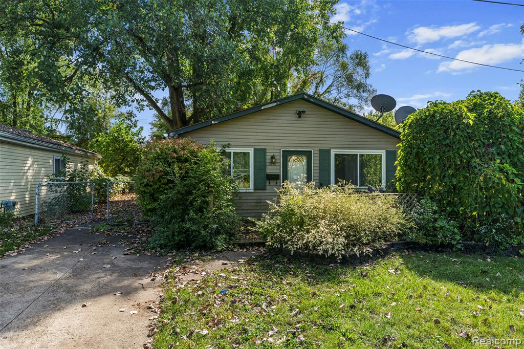 7052 Victory Avenue, Warren, MI 48091 — front exterior