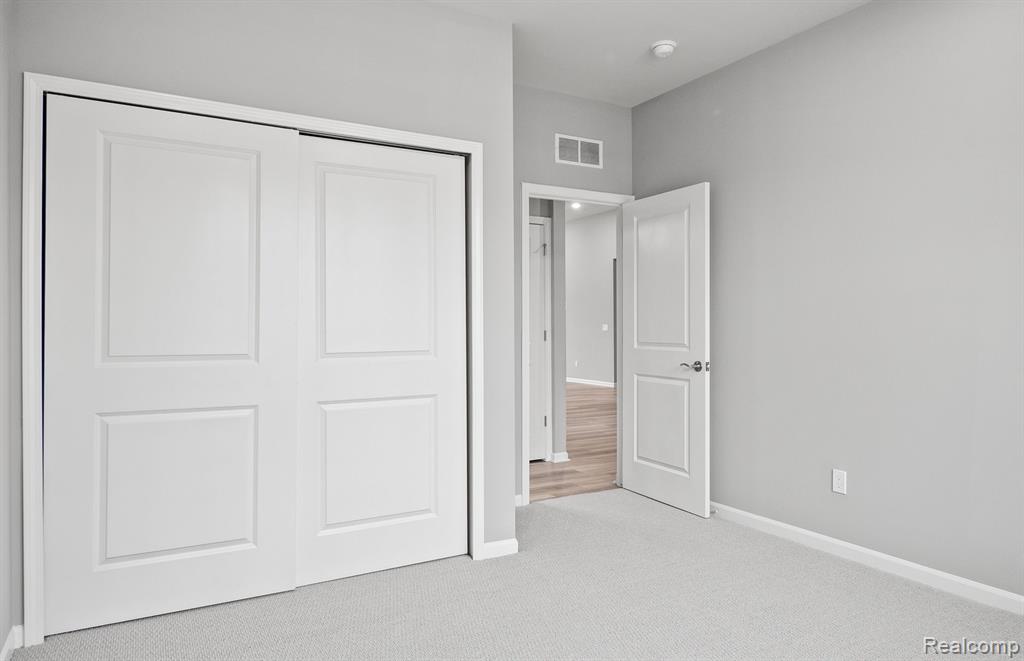 55638 OAK POINTE Drive, Utica, MI 48315 — Photo 16