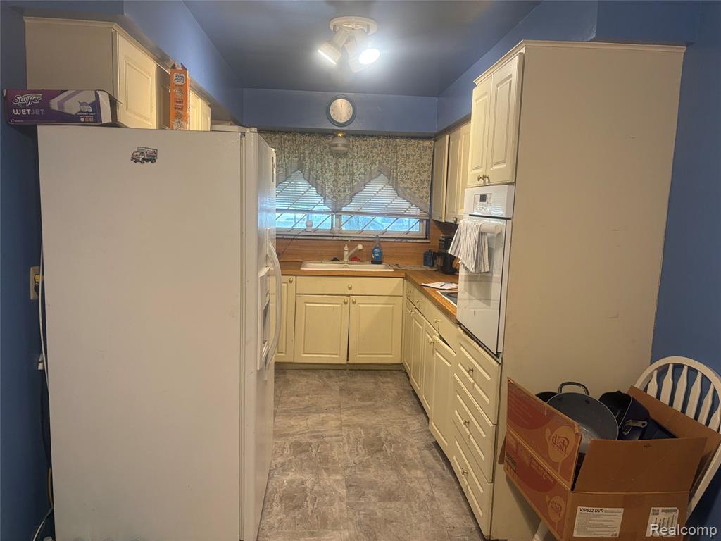 23131 Beverly Street, Oak Park, MI 48237 — Photo 6