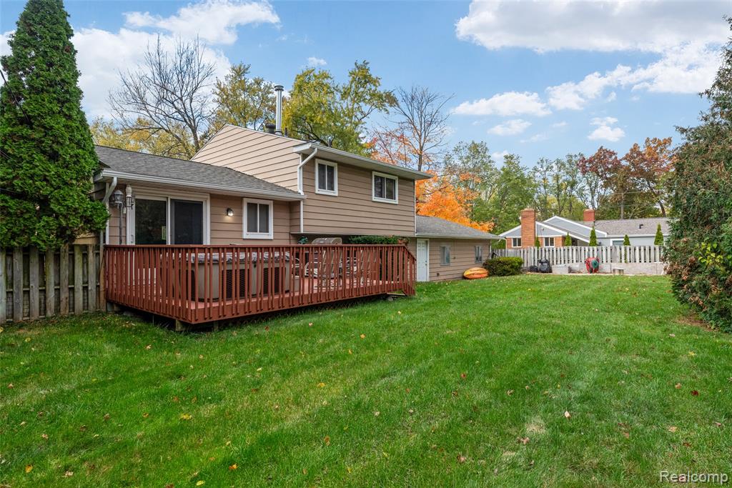4245 Bunker Avenue, West Bloomfield, MI 48323 — Photo 33