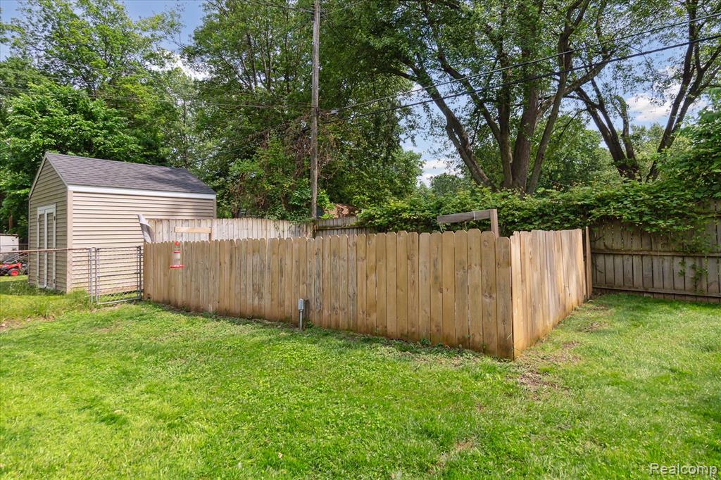 6279 Woodsdale Drive, Grand Blanc, MI 48439 — Photo 41