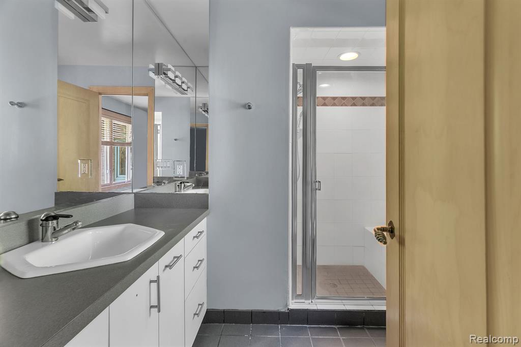 5779 Pinecrest Estates Drive, Ann Arbor, MI 48105 — Photo 38