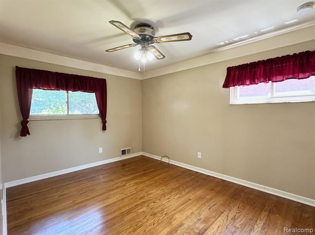 8126 Mills Street, Taylor, MI 48180 — Photo 27