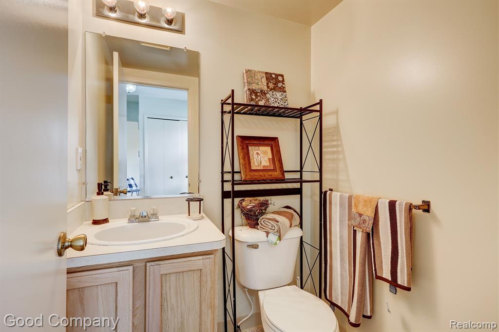 1 FREDRICKSBURG TOWNE Street, Southfield, MI 48075 — Photo 5