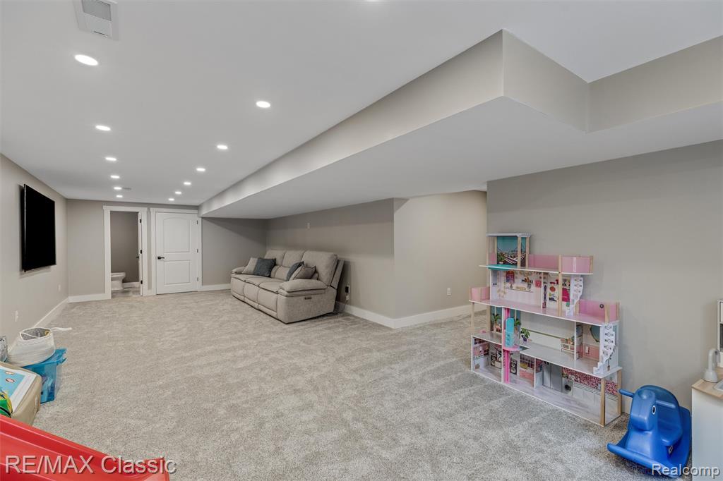801 Kestrel Court, South Lyon, MI 48178 — Photo 36