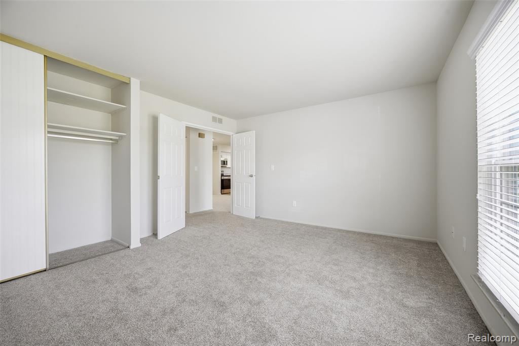 39826 Village Wood Circle, Novi, MI — Photo 11