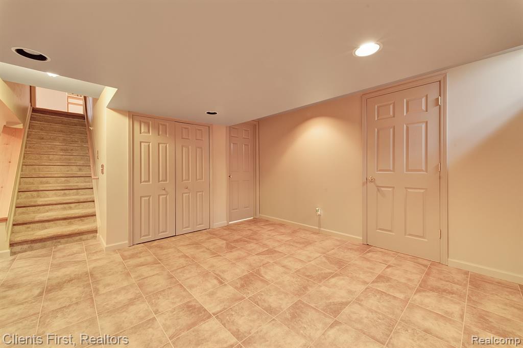 46657 GUNNERY Drive, Canton, MI 48187 — Photo 38