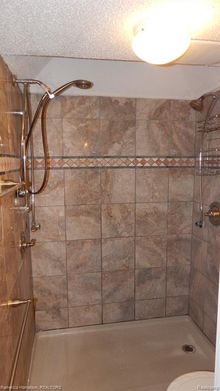 812 cliffs Drive, Ypsilanti, MI 48198 — Photo 13