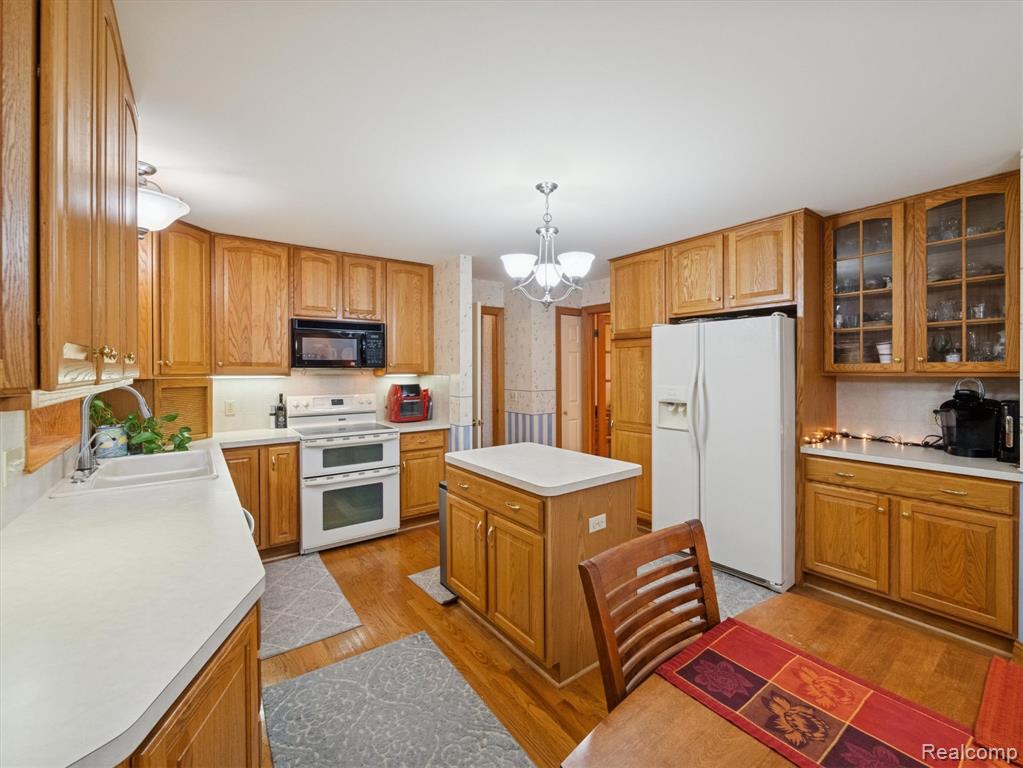 16184 Pine Lake Forest Drive, Linden, MI 48451 — Photo 18
