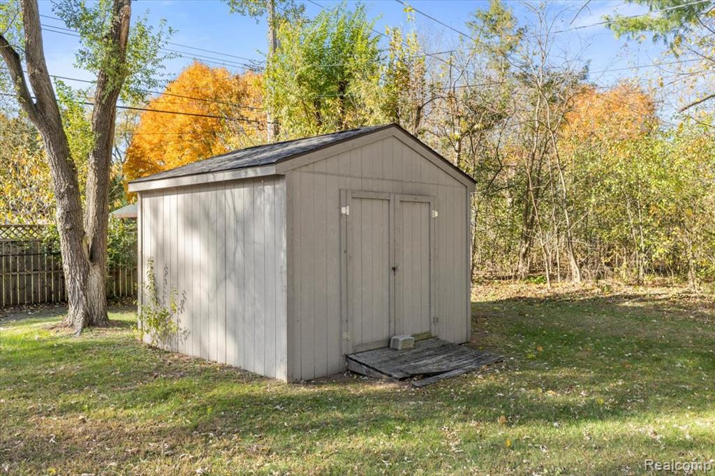 5051 Sashabaw Road, Clarkston, MI — Photo 26
